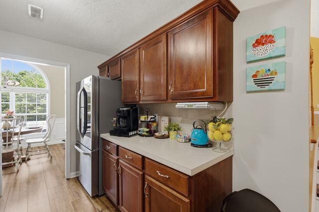848 Nandina Ct, Clarksville, TN 37043