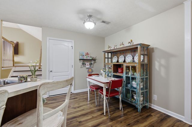 848 Nandina Ct, Clarksville, TN 37043