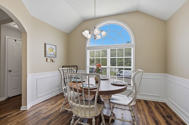848 Nandina Ct, Clarksville, TN 37043