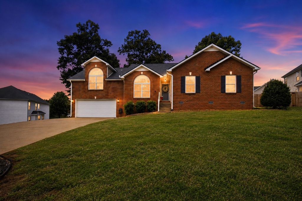848 Nandina Ct, Clarksville, TN 37043