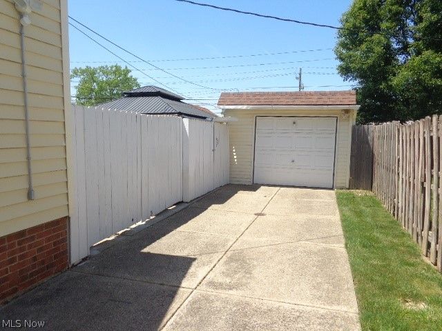 4396 Rockland Drive, Brooklyn, OH 44144