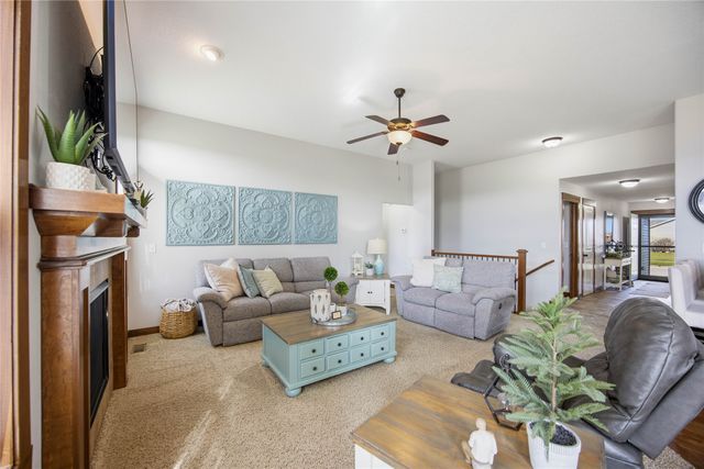 1011 NW 37th Street, Ankeny, IA 50023