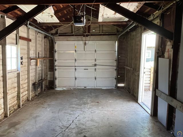 1307 SW Hampton ST, Topeka, KS 66604
