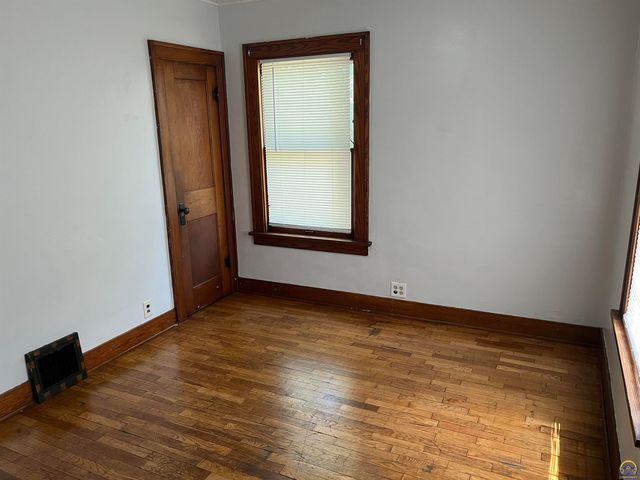 1307 SW Hampton ST, Topeka, KS 66604