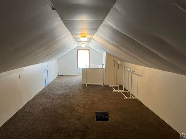 1307 SW Hampton ST, Topeka, KS 66604