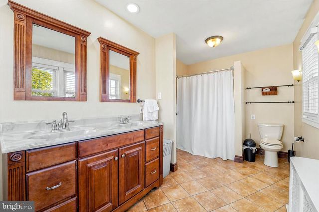 327 CONGRESS AVE, Lansdowne, PA 19050