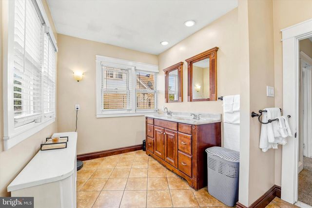 327 CONGRESS AVE, Lansdowne, PA 19050