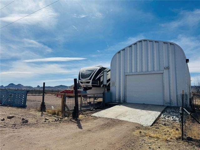 4021 N Dome Road, Golden Valley, AZ 86413