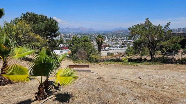 1235 El Mio Drive, El Cajon, CA 92020