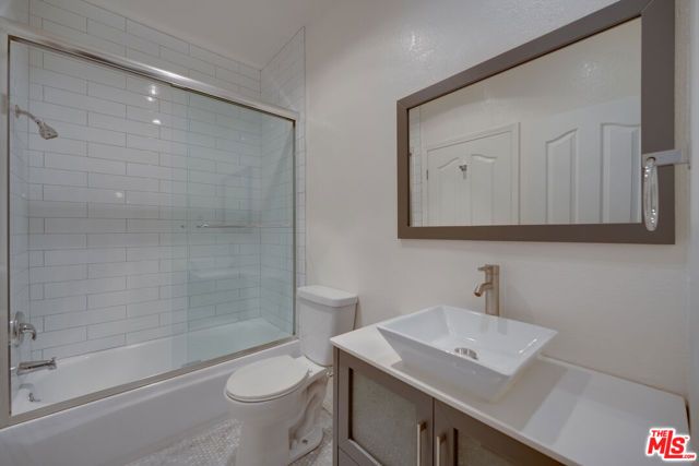 9800 Vidor Drive 101, Los Angeles, CA 90035