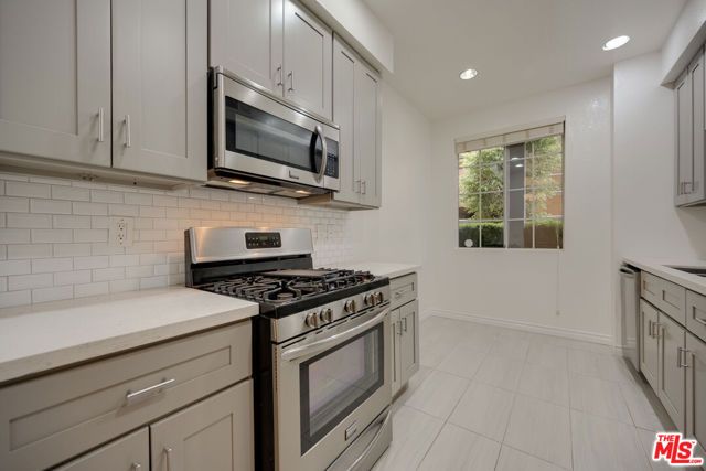 9800 Vidor Drive 101, Los Angeles, CA 90035