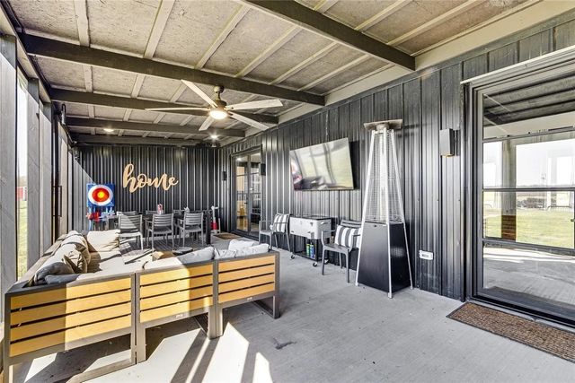 1841 Rs County Road 1402, Point, TX 75472