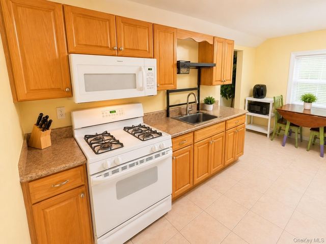 63 E Kenoza Place, Smallwood, NY 12778