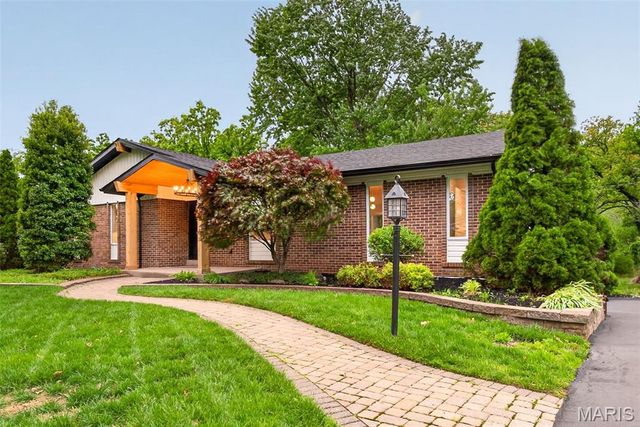 1115 Grand Prix Drive, St Charles, MO 63303