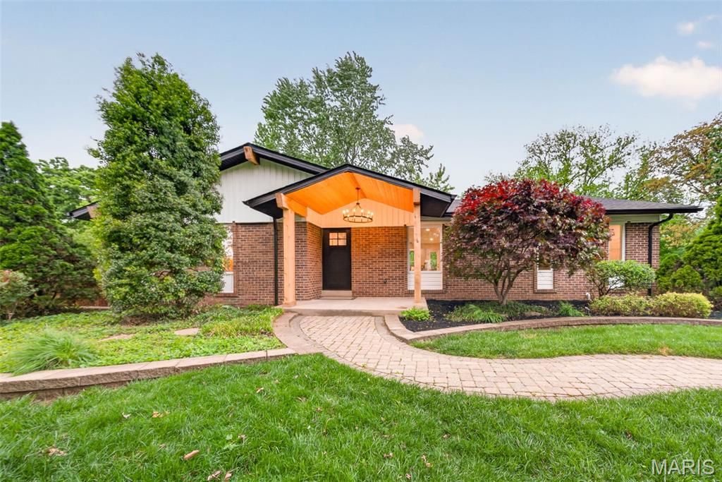 1115 Grand Prix Drive, St Charles, MO 63303