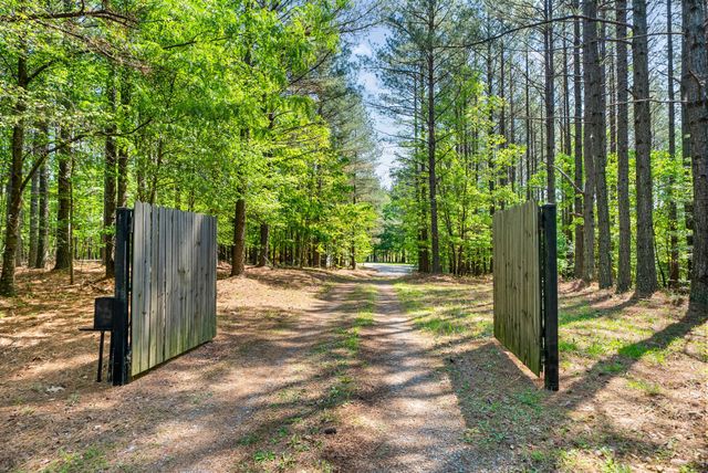 635 Seven Mile Ridge Rd, Indian Mound, TN 37079