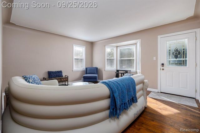 8537 Superior Avenue, Center Line, MI 48015
