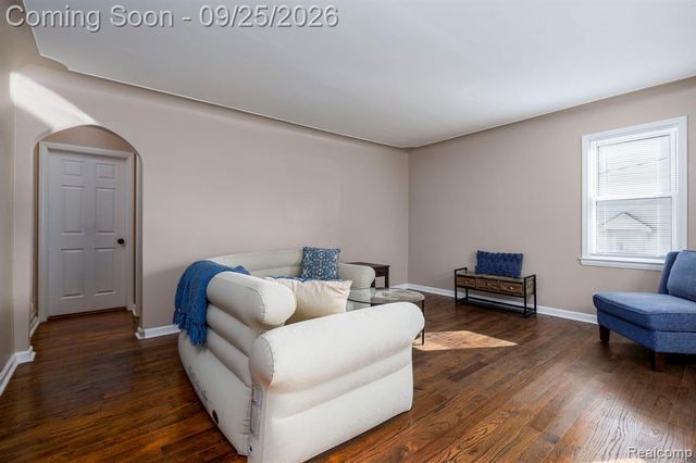 8537 Superior Avenue, Center Line, MI 48015