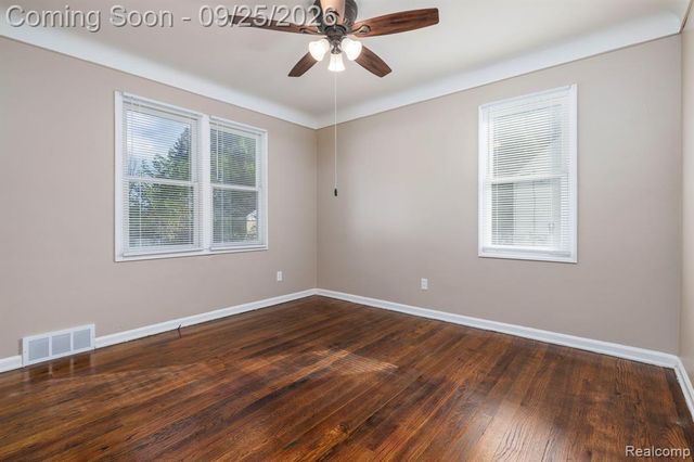 8537 Superior Avenue, Center Line, MI 48015