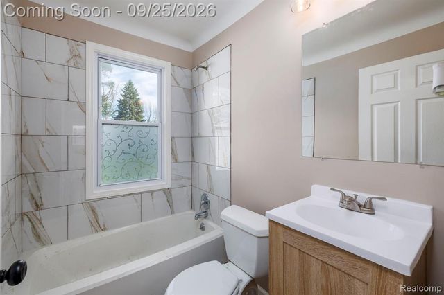 8537 Superior Avenue, Center Line, MI 48015