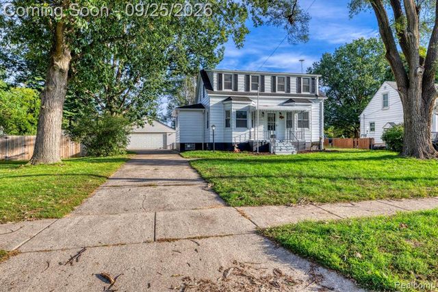 8537 Superior Avenue, Center Line, MI 48015