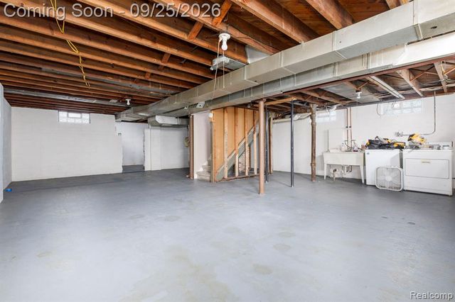 8537 Superior Avenue, Center Line, MI 48015
