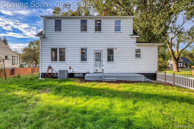 8537 Superior Avenue, Center Line, MI 48015