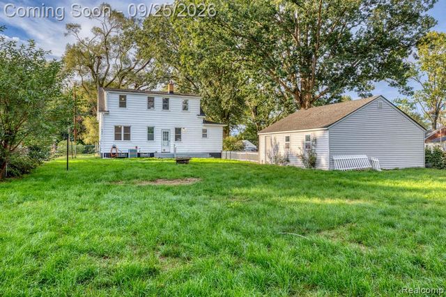 8537 Superior Avenue, Center Line, MI 48015