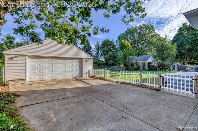 8537 Superior Avenue, Center Line, MI 48015