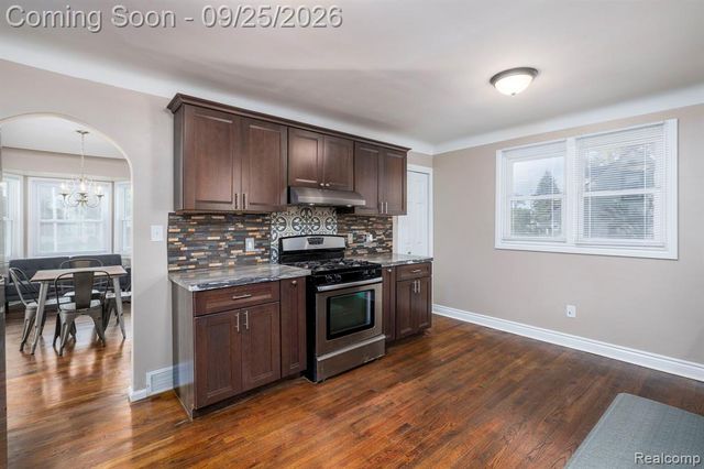8537 Superior Avenue, Center Line, MI 48015