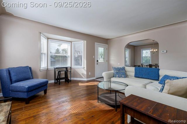 8537 Superior Avenue, Center Line, MI 48015