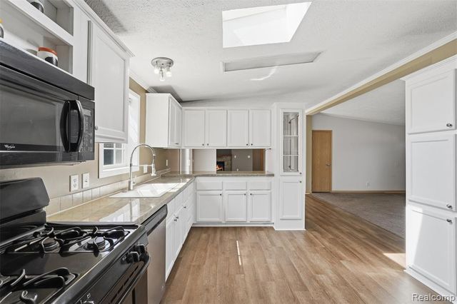 11348 Stoneridge Circle, South Lyon, MI 48178