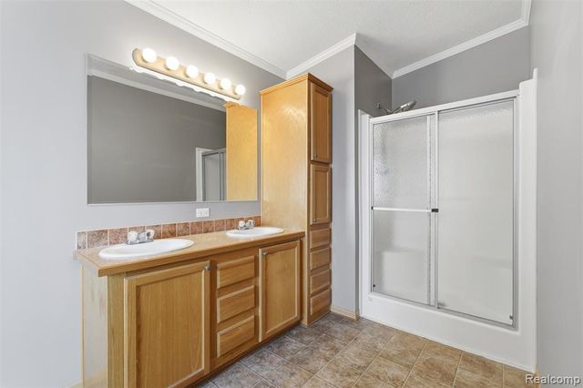 11348 Stoneridge Circle, South Lyon, MI 48178