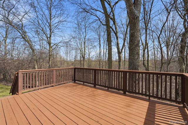 11348 Stoneridge Circle, South Lyon, MI 48178