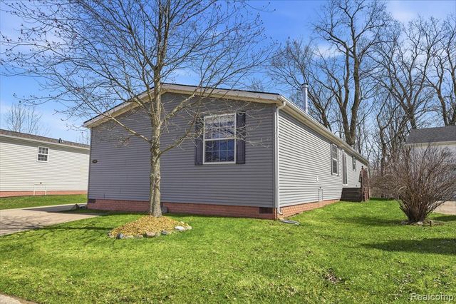 11348 Stoneridge Circle, South Lyon, MI 48178