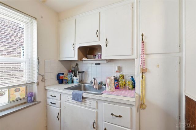 27 Gahl Terrace, Reading, OH 45215