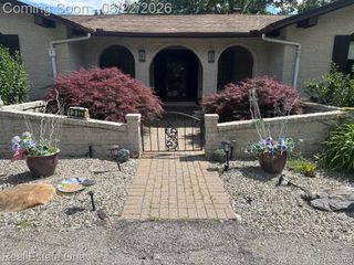 3133 Hartslock Woods Drive, West Bloomfield, MI 48322