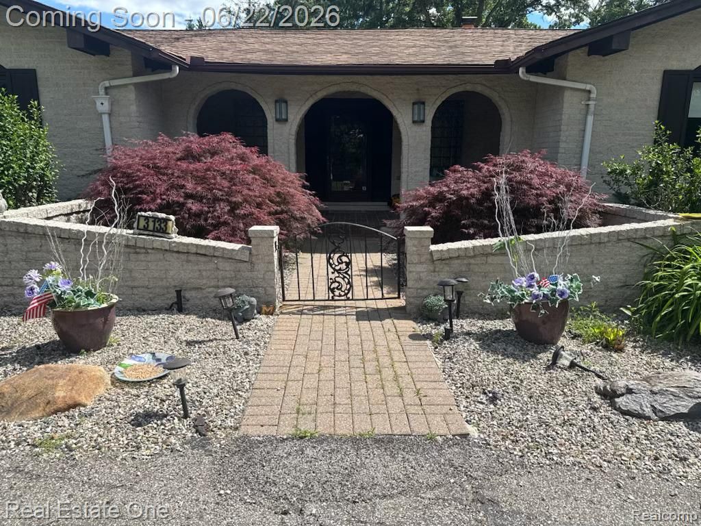 3133 Hartslock Woods Drive, West Bloomfield, MI 48322