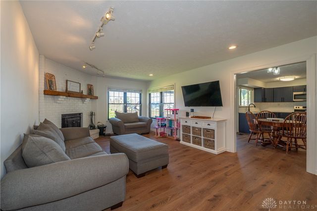 9853 Clearcreek Franklin Road, Franklin Twp, OH 45342