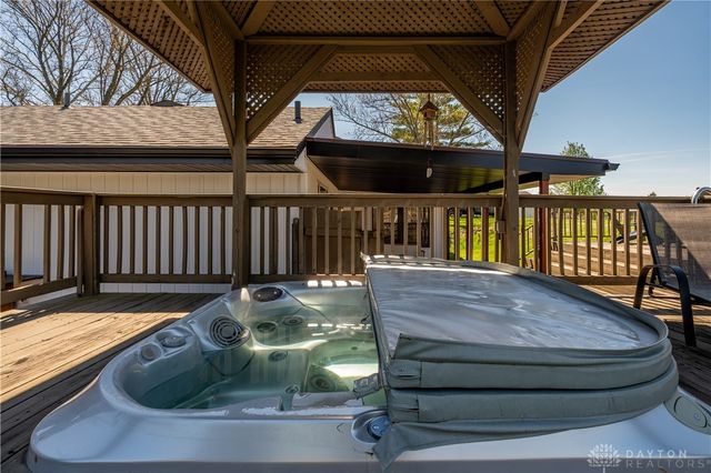 9853 Clearcreek Franklin Road, Franklin Twp, OH 45342