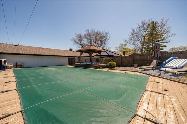 9853 Clearcreek Franklin Road, Franklin Twp, OH 45342