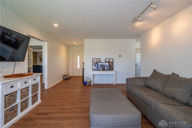 9853 Clearcreek Franklin Road, Franklin Twp, OH 45342