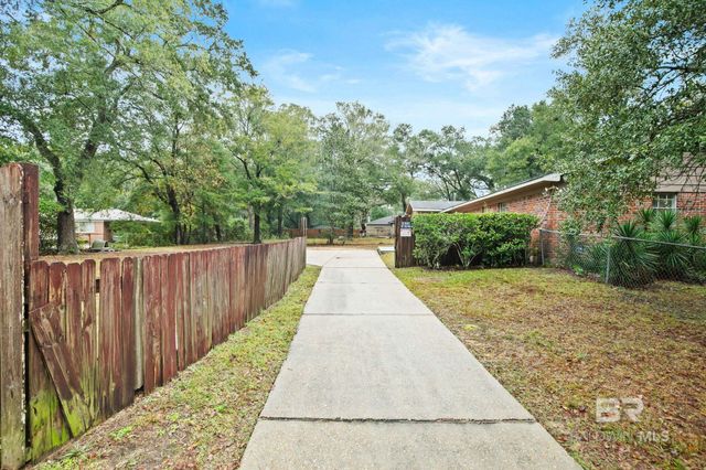 1701 Phillips Lane, Mobile, AL 36618