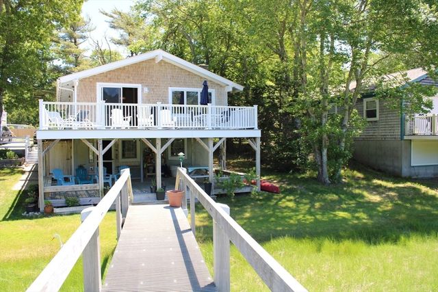 133 Edgewater Dr W, Falmouth, MA 02536