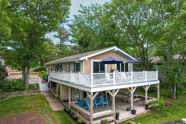 133 Edgewater Dr W, Falmouth, MA 02536