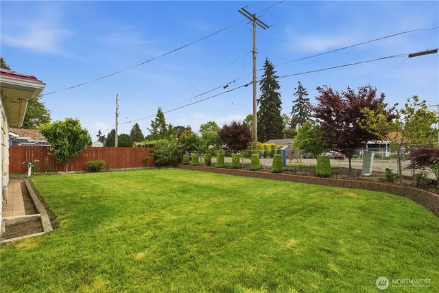 1860 S 128th Street, Burien, WA 98168