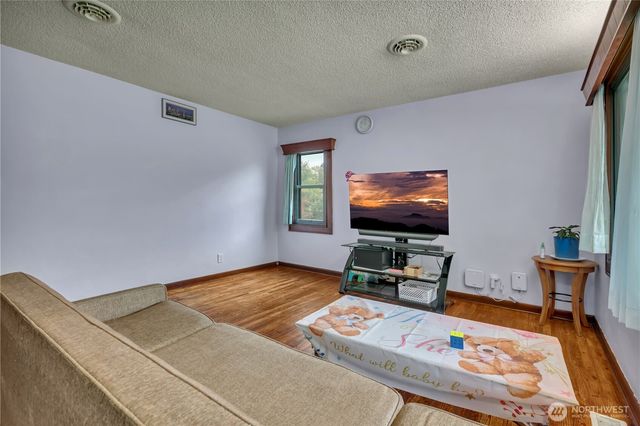 1860 S 128th Street, Burien, WA 98168