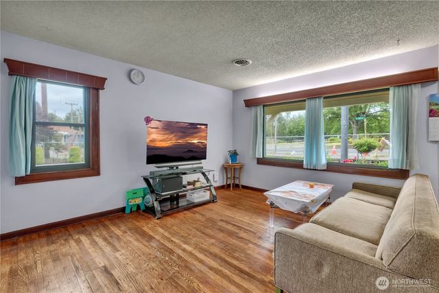 1860 S 128th Street, Burien, WA 98168