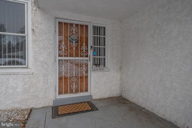 52 WENTWORTH LN, Bryn Mawr, PA 19010