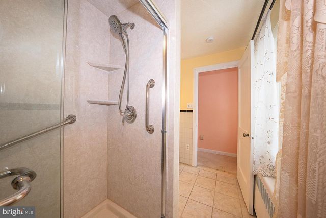 52 WENTWORTH LN, Bryn Mawr, PA 19010